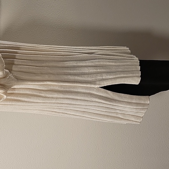 NWOT, Sanctuary Women's Cream Turtleneck Sweater - Picture 5 of 15